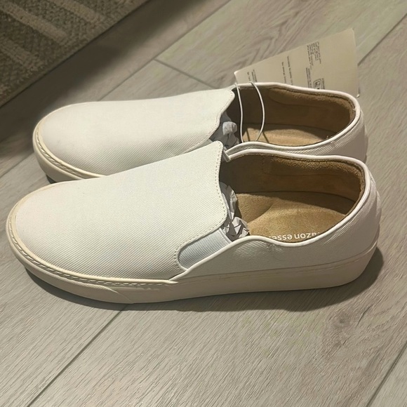 Amazon Essentials Classic White Slip-Ons - Picture 5 of 6